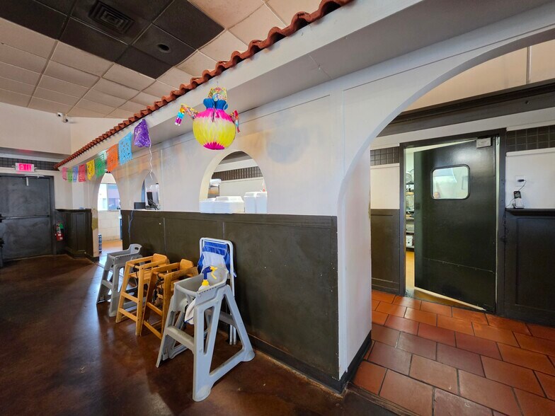 More Photos Of 2813 W Walnut St, Rogers Restaurant For Sale