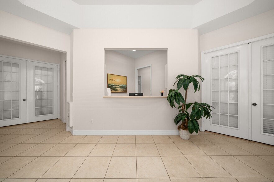 More Photos Of 405 W Interlake Blvd, Lake Placid Office For Sale