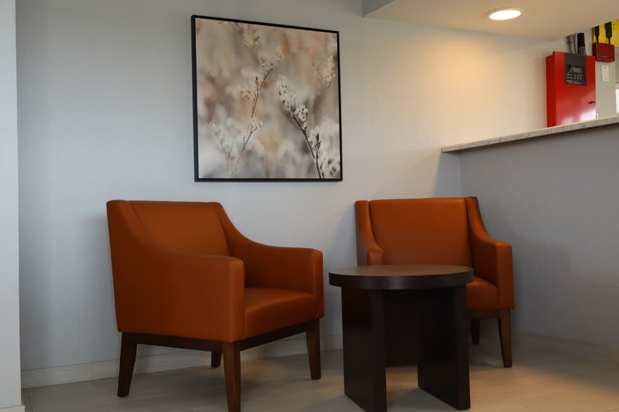 More Photos Of 3521 Lake City Hwy, Warsaw Hotel For Sale