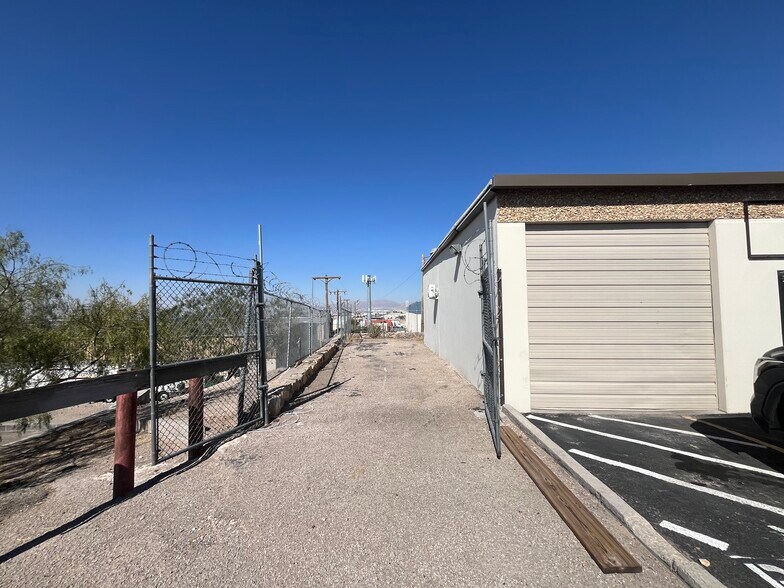 More Photos Of 11394 James Watt Dr, El Paso Flex For Lease