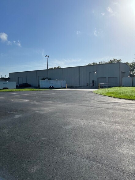 More Photos Of 8915 Maislin Dr, Tampa Warehouse For Lease