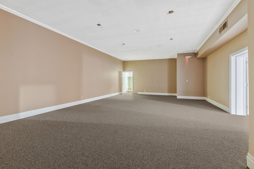 More Photos Of 904 Gallatin Ave, Nashville General Retail For Sale