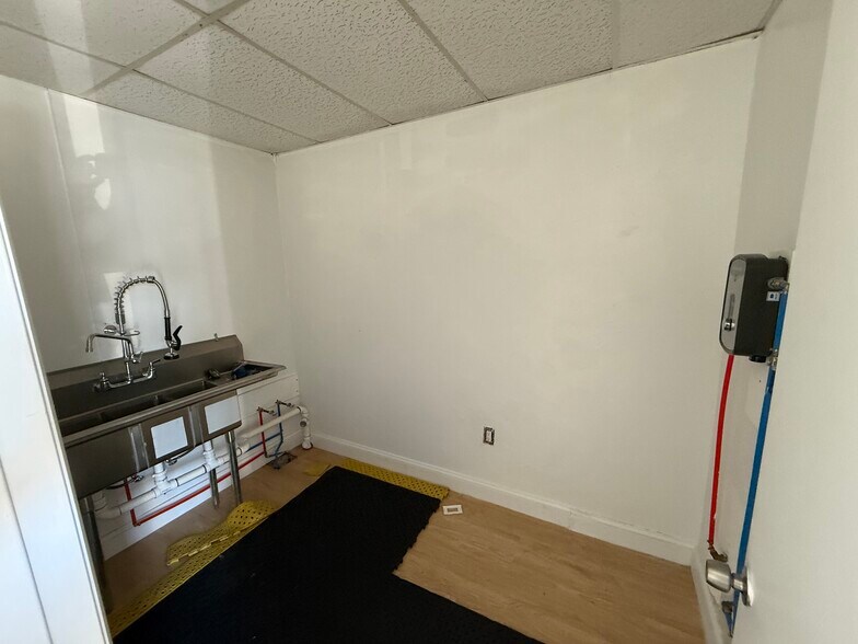 More Photos Of 3816-3820 Grand Blvd, New Port Richey Unknown For Lease