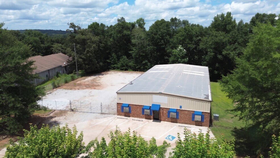 More Photos Of 2225 Jason Industrial Pky, Winston Warehouse For Lease