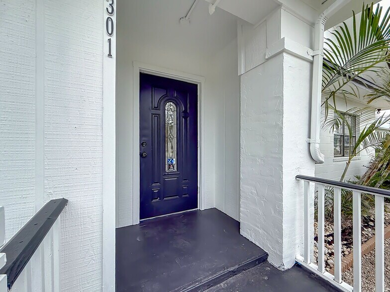More Photos Of 301 N US Highway 41, Ruskin Office Residential For Lease