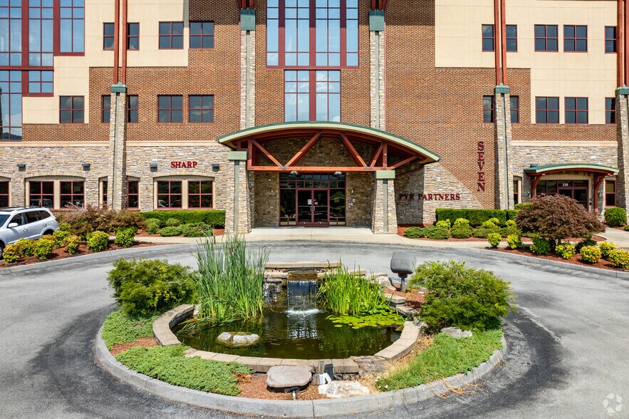 More Photos Of 7 Sheridan Sq, Kingsport Office For Lease