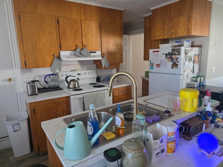 More Photos Of 80 Rankin St, Rockland Multifamily For Sale