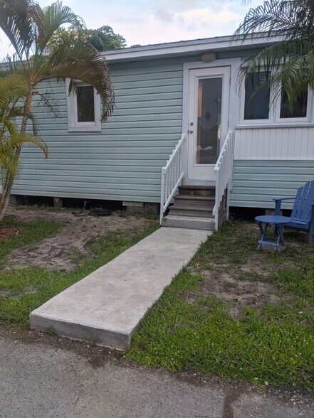 More Photos Of 110 Freesia Street, Everglades City Apartments For Sale