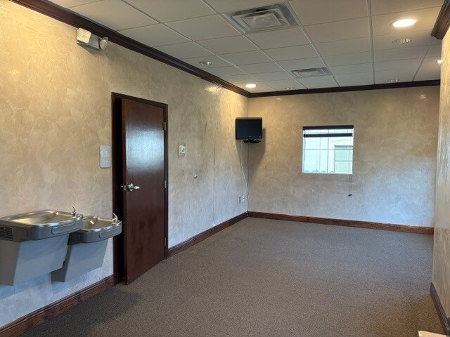 More Photos Of 845 Oakley Seaver Dr, Clermont Office For Lease