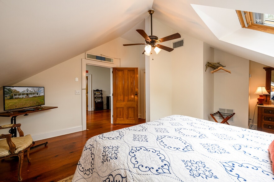 More Photos Of 1526 Highway 255 N, Sautee Nacoochee Hotel For Sale