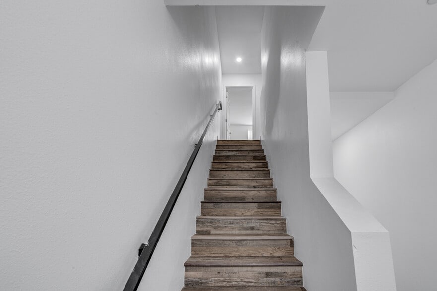 More Photos Of 2042 E El Segundo Blvd, Compton Apartments For Sale