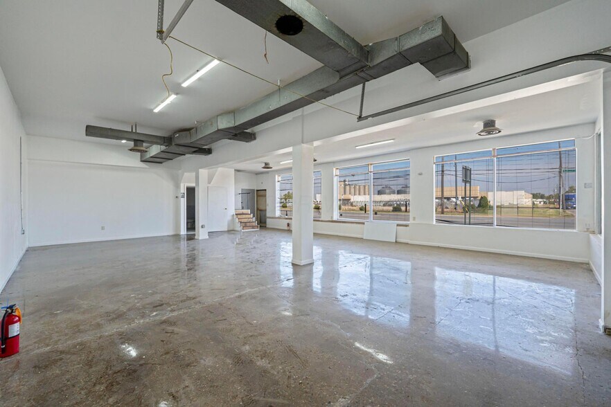 More Photos Of 3895-3905 Sullivant Ave, Columbus Freestanding For Lease
