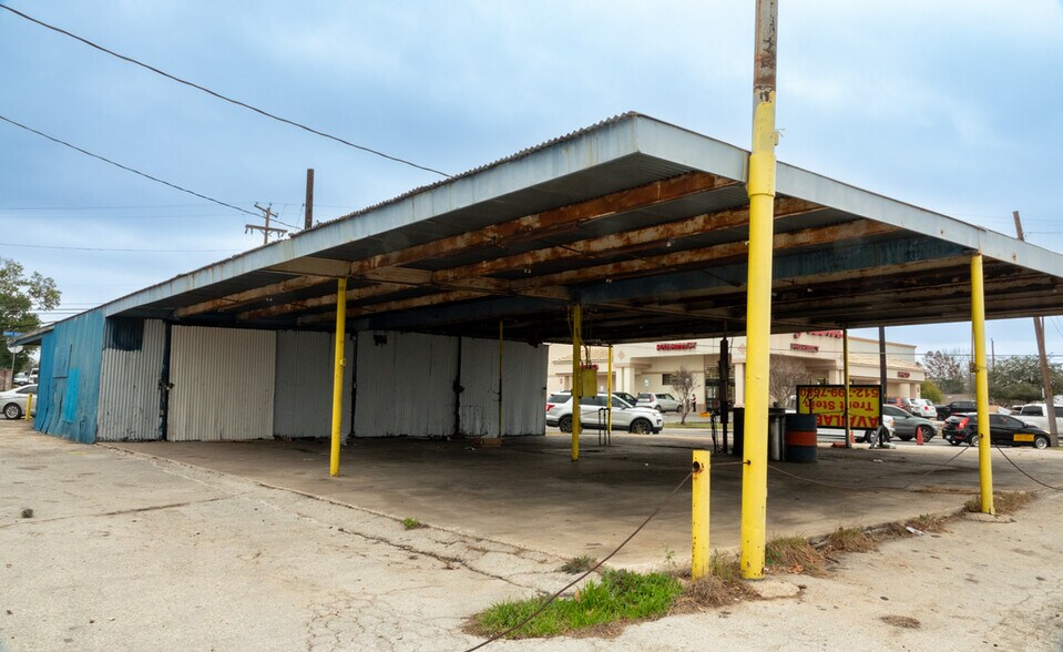 More Photos Of 3350 Fredericksburg Rd, San Antonio Auto Repair For Lease