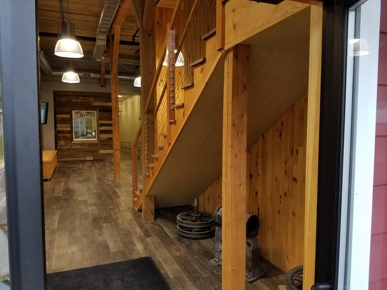 More Photos Of 60 Pleasant St, Ashland Flex For Lease