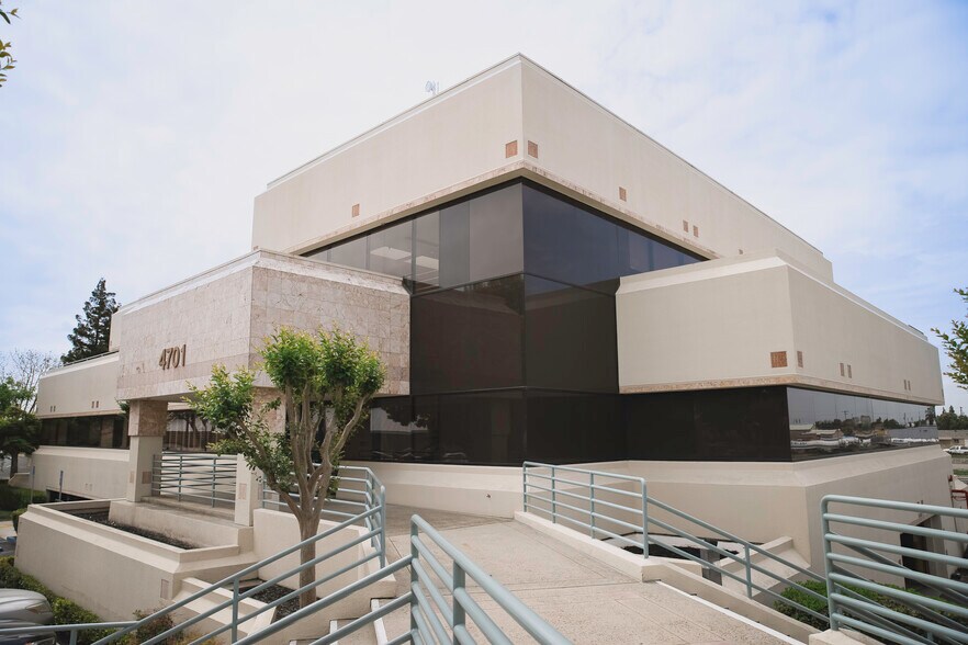 More Photos Of 4701 Sisk Rd, Modesto Office For Lease