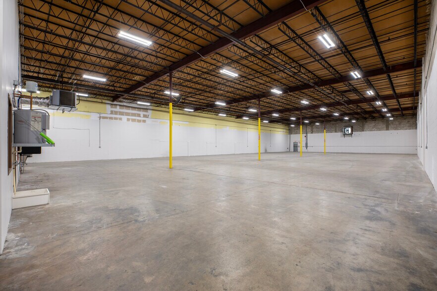More Photos Of 444 27th St, Orlando Warehouse For Lease