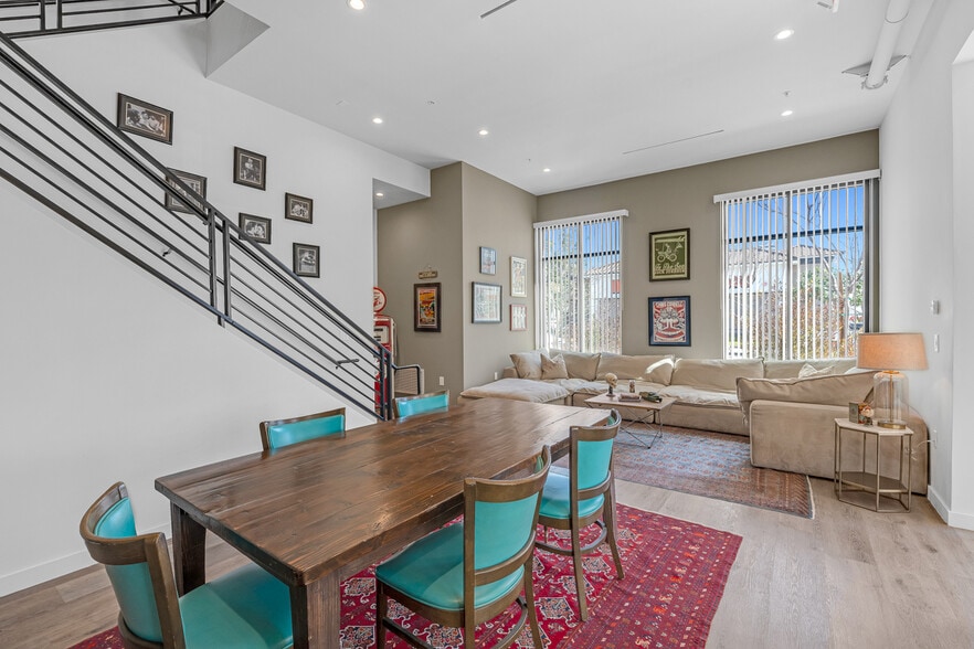 More Photos Of 752 W 19th St, Costa Mesa Loft Creative Space For Sale