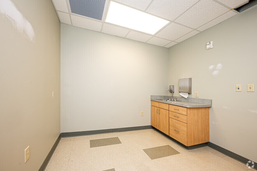 More Photos Of 64040 Highway 434, Lacombe Medical For Lease