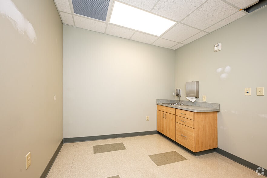More Photos Of 64040 Highway 434, Lacombe Medical For Lease