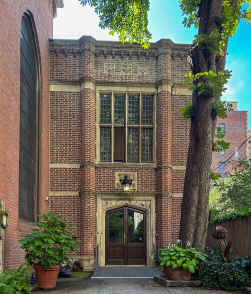 Primary Photo Of 124 Henry St, Brooklyn Religious Facility For Lease