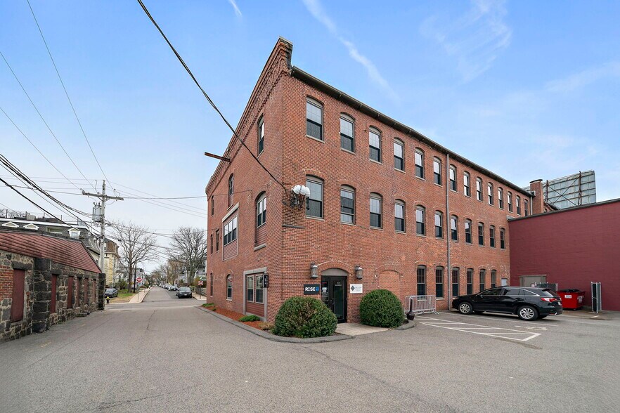 More Photos Of 12-16 Ericsson St, Boston Warehouse For Lease