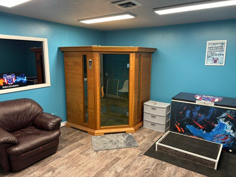 More Photos Of 53042 Faith Ave, Elkhart Light Manufacturing For Sale