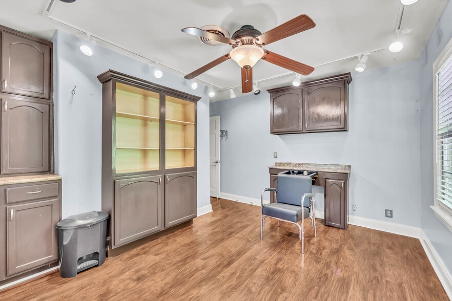 More Photos Of 1543 Madison St, Clarksville Specialty For Sale