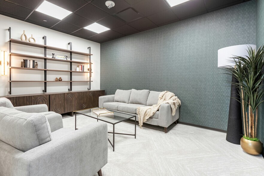 More Photos Of 2325 E Camelback Rd, Phoenix Office For Lease