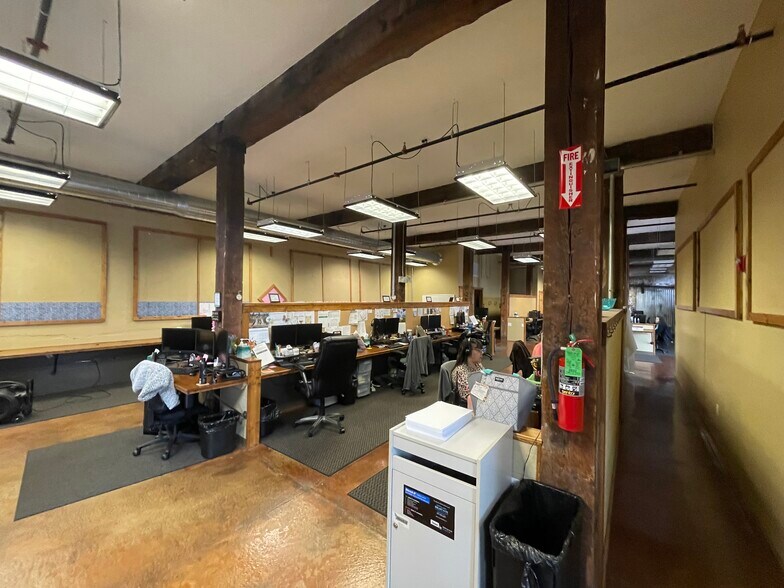 More Photos Of 323 N Patton Ave, Springfield Office For Sale