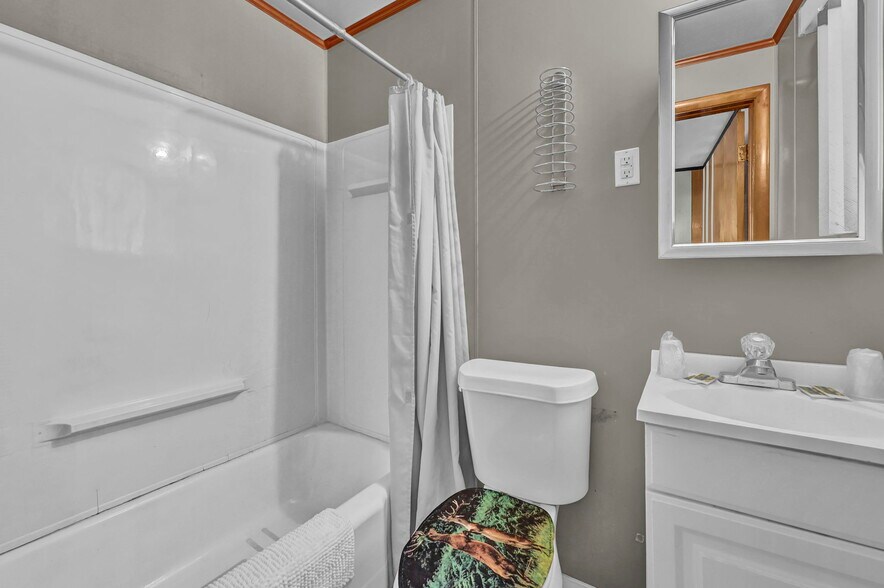 More Photos Of 44077 Oberlin Elyria Rd, Oberlin Hotel For Sale