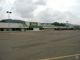 More Photos Of 3162-3180 Lake Rd, Horseheads Storefront For Sale