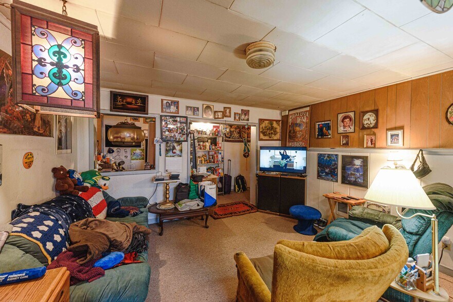 More Photos Of 562 Newmark St, Coos Bay Storefront For Sale