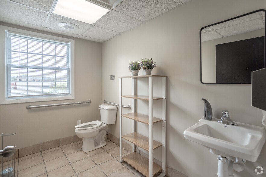 More Photos Of 1401 E Marlton Pike, Cherry Hill Medical For Lease