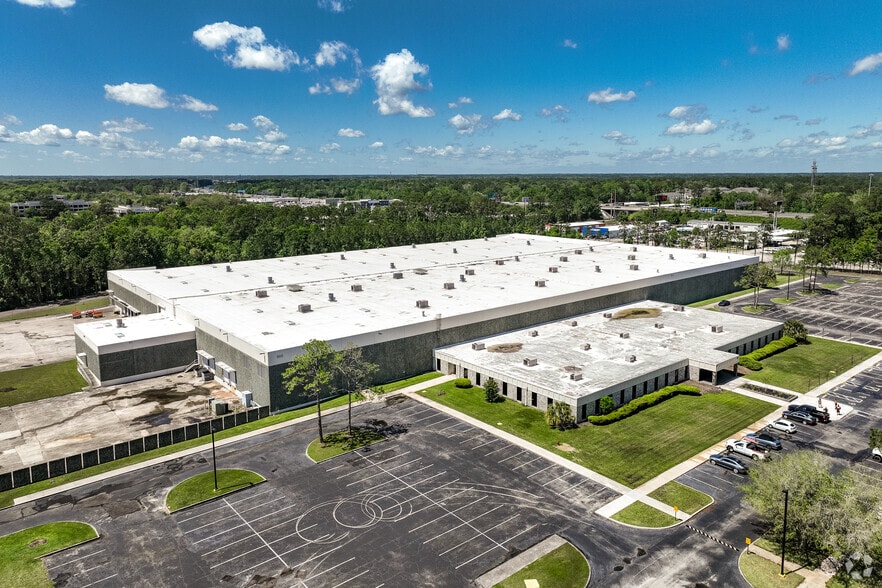 More Photos Of 600 Wells Rd, Orange Park Distribution For Lease