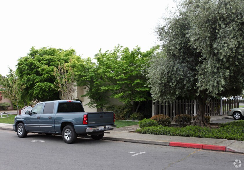 More Photos Of 1060-1080 Delbon Ave, Turlock Medical For Sale