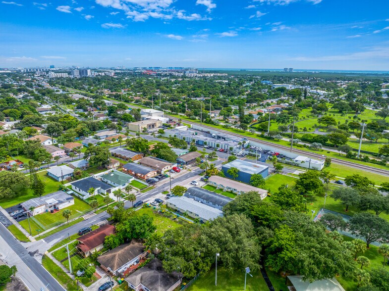 More Photos Of 711 SW 10th St, Dania Beach Apartments For Sale