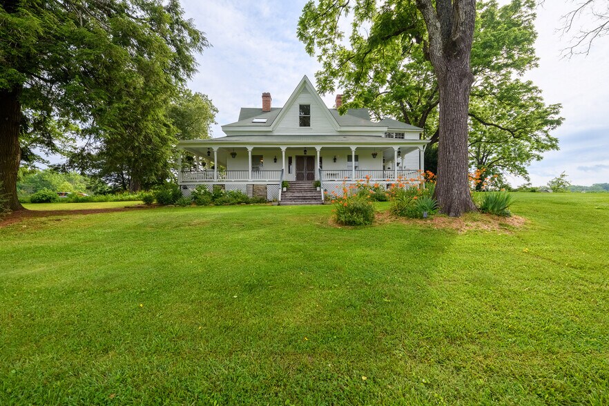 More Photos Of 1526 Highway 255 N, Sautee Nacoochee Hotel For Sale