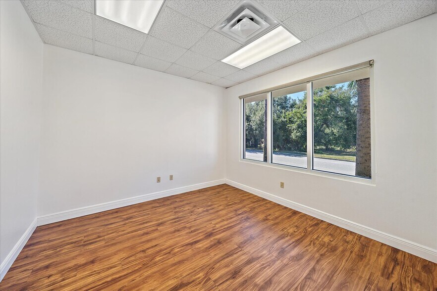 More Photos Of 306 N Rhodes Ave, Sarasota Medical For Sale