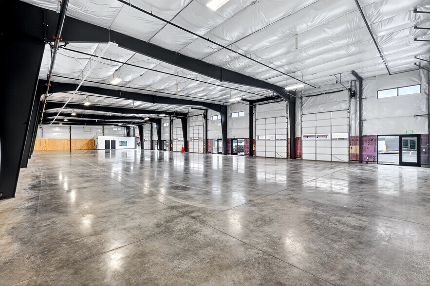 More Photos Of 4524 N Barker Rd, Spokane Valley Showroom For Lease
