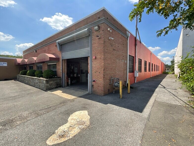 More Photos Of 207 W Hampton Ave, Capitol Heights Warehouse For Lease