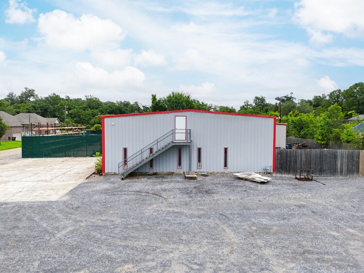 More Photos Of 41107 Don Lou Dr, Gonzales Warehouse For Sale