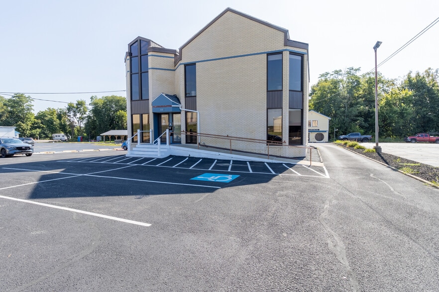 More Photos Of 2120 Freeport Rd, New Kensington Office For Lease