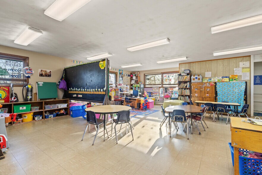 More Photos Of 600 E Ashland St, Brockton Office For Sale