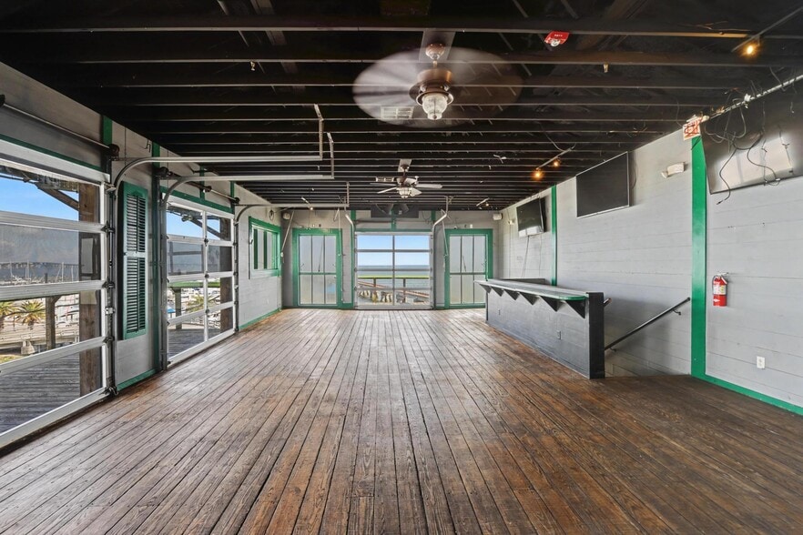 More Photos Of 113 S Beach Blvd, Bay Saint Louis Restaurant For Sale