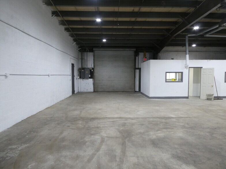 More Photos Of 425 N Grove St, Berlin Warehouse For Lease