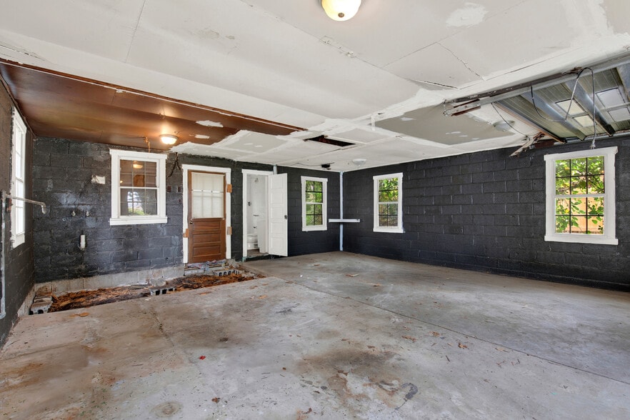 More Photos Of 4710 Augusta Rd, Savannah Flex For Sale