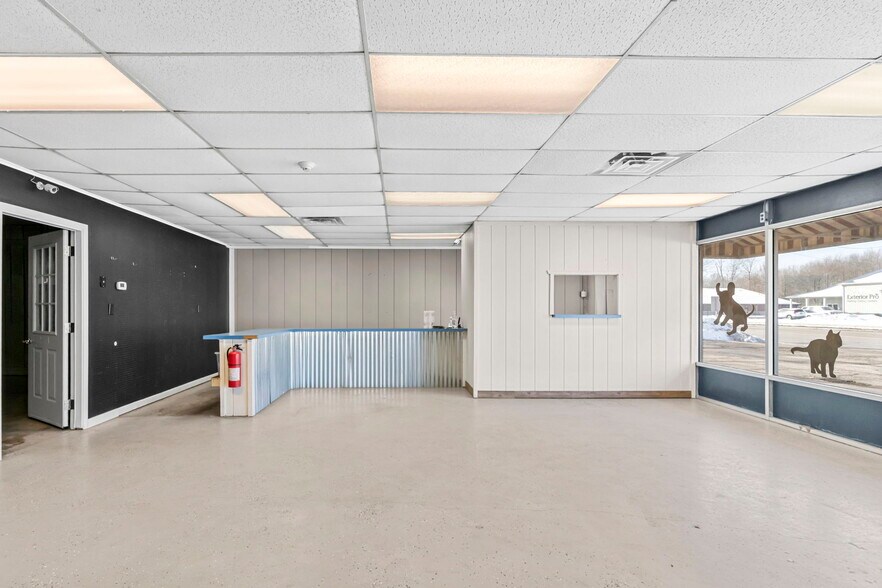 More Photos Of 2929 Clifty Dr, Madison Flex For Sale