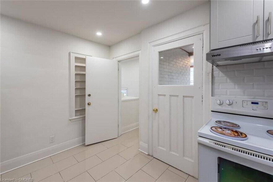More Photos Of 104 Longwood Rd S, Hamilton Multifamily For Sale