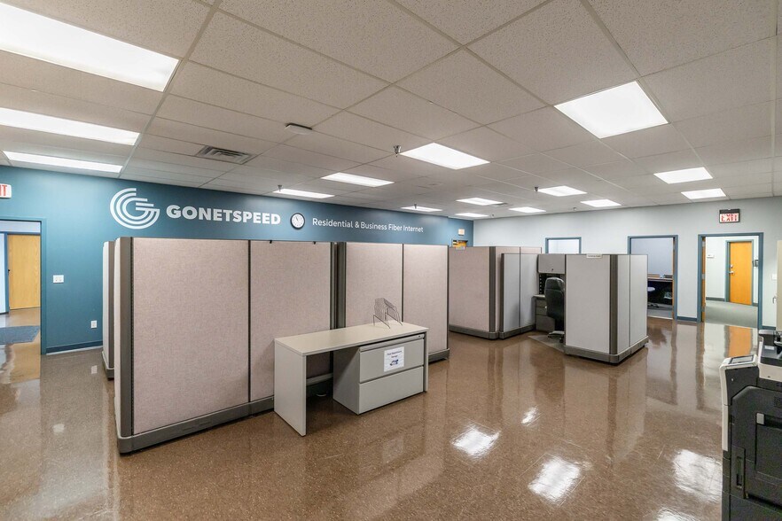 More Photos Of 580 Fishers Station Dr, Victor Warehouse For Lease
