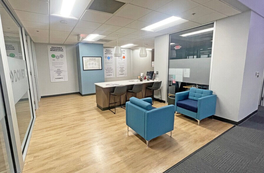 More Photos Of 950 Stephenson Hwy, Troy Loft Creative Space For Lease